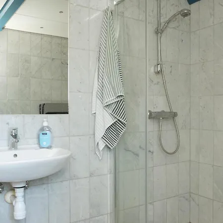 Awesome In With 3 Bedrooms And Internet *