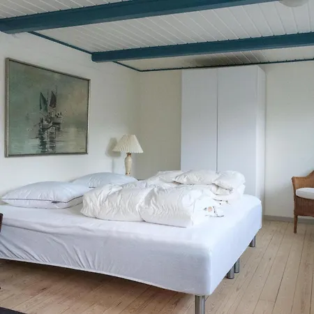 Awesome In With 3 Bedrooms And Internet